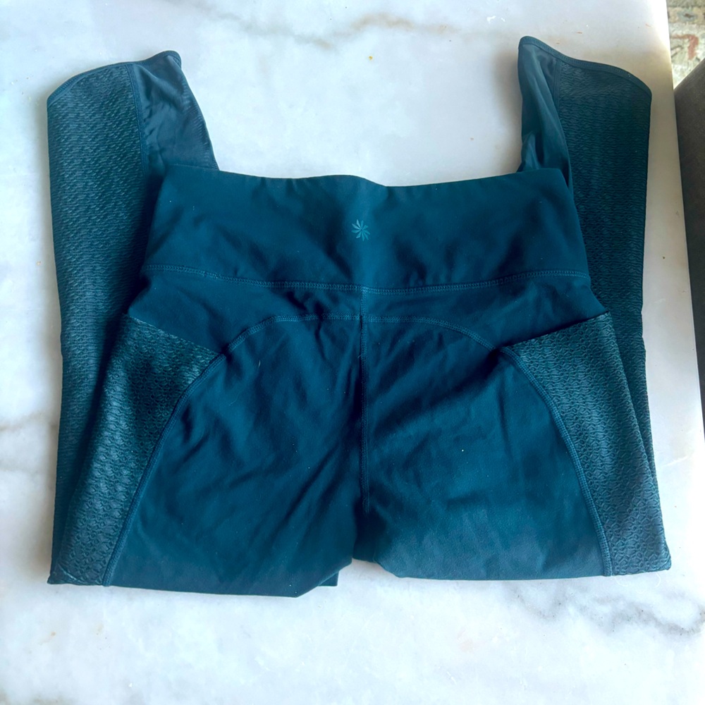 Athleta capri yoga leggings tights, M medium, teal on teal pattern